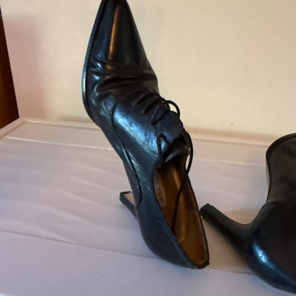 high heel shoe - Picture 2 of 3